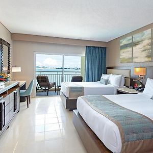 Junior Suite Kitchenette Oceanfront
